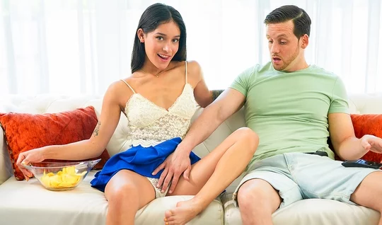 The brunette gave the guy a great blowjob in a purely friendly way