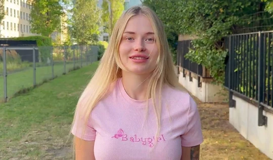 The blonde fell for a pickup truck and now enjoys the dick